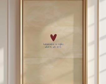 Geluk afdrukbare handgetekende kunst, vintage minimale citaat poster, beige papier textuur kunst met rood hart, retro interieur, digitale download