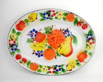 Plat émaillé vintage, décor de fruits, chips d'ananas, poire, orange, pomme
