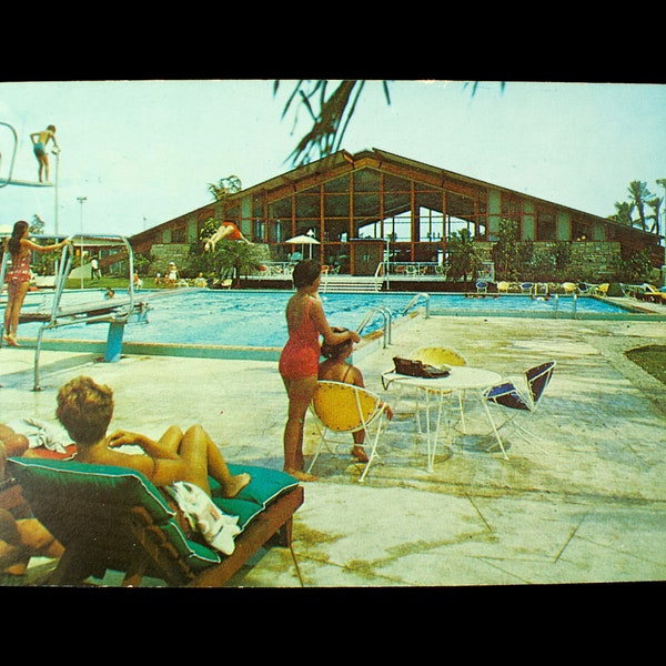 Cape Coral Yacht and Racquet Club Vintage Florida Postcard Unused