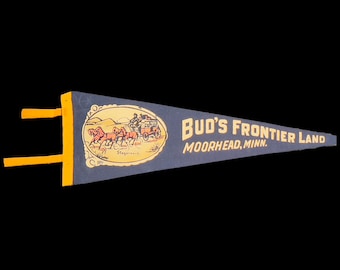 Vintage Pennant Bud's Frontier Land Moorhead Minnesota Souvenir Tourist Felt Wall Stagecoach