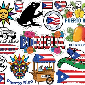 Op de afbeelding: Een verzameling kleurrijke stickers met Puerto Rico-thema. Ontwerpen omvatten de Puerto Ricaanse vlag, een kikker, een jeep, een mango, dominostenen en het woord "BORICHA" met bloemen. De stickers zijn in verschillende vormen en maten.