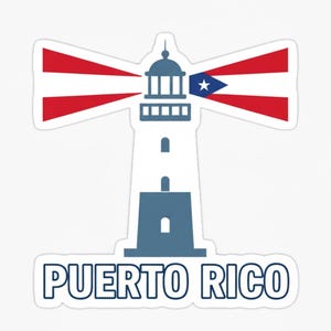 Op de afbeelding: Een sticker met een witte vuurtoren met een blauwe top en basis. Rode en witte strepen lopen vanaf de bovenkant, en een blauwe vlag met een witte ster staat rechts. Het woord "PUERTO RICO" staat eronder in blauw.