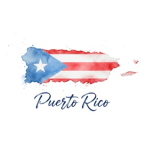 Op de afbeelding: Waterverfillustratie van de vlag van Puerto Rico in de vorm van het eiland. De vlag heeft een blauwe driehoek met een witte ster en rood-witte strepen. Het woord "Puerto Rico" staat eronder in een sierlijk lettertype.