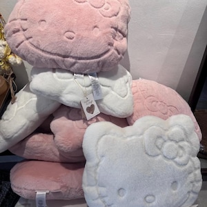 Hello Kitty Head-inspirerad dekorativ kudde