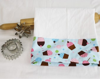 Everyone Loves Cupcakes Decorated Flour Sack Kitchen Towel