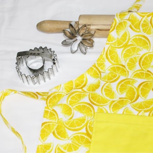 Lemon Slices Child Apron with yellow pocket - ready to ship