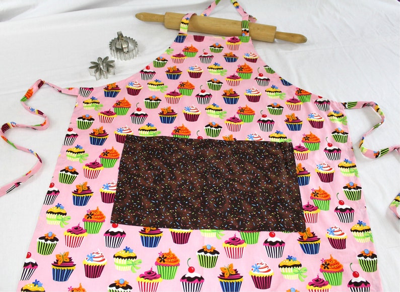 Retro Pink Cupcake Adult Apron with sprinkles pocket ready to ship zdjęcie 2