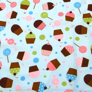 Everyone Loves Cupcakes Child Apron ready to ship image 3