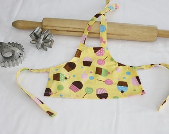 Everyone Loves Cupcakes Doll Apron - yellow