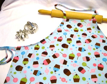 Everyone Loves Cupcakes Adult Apron