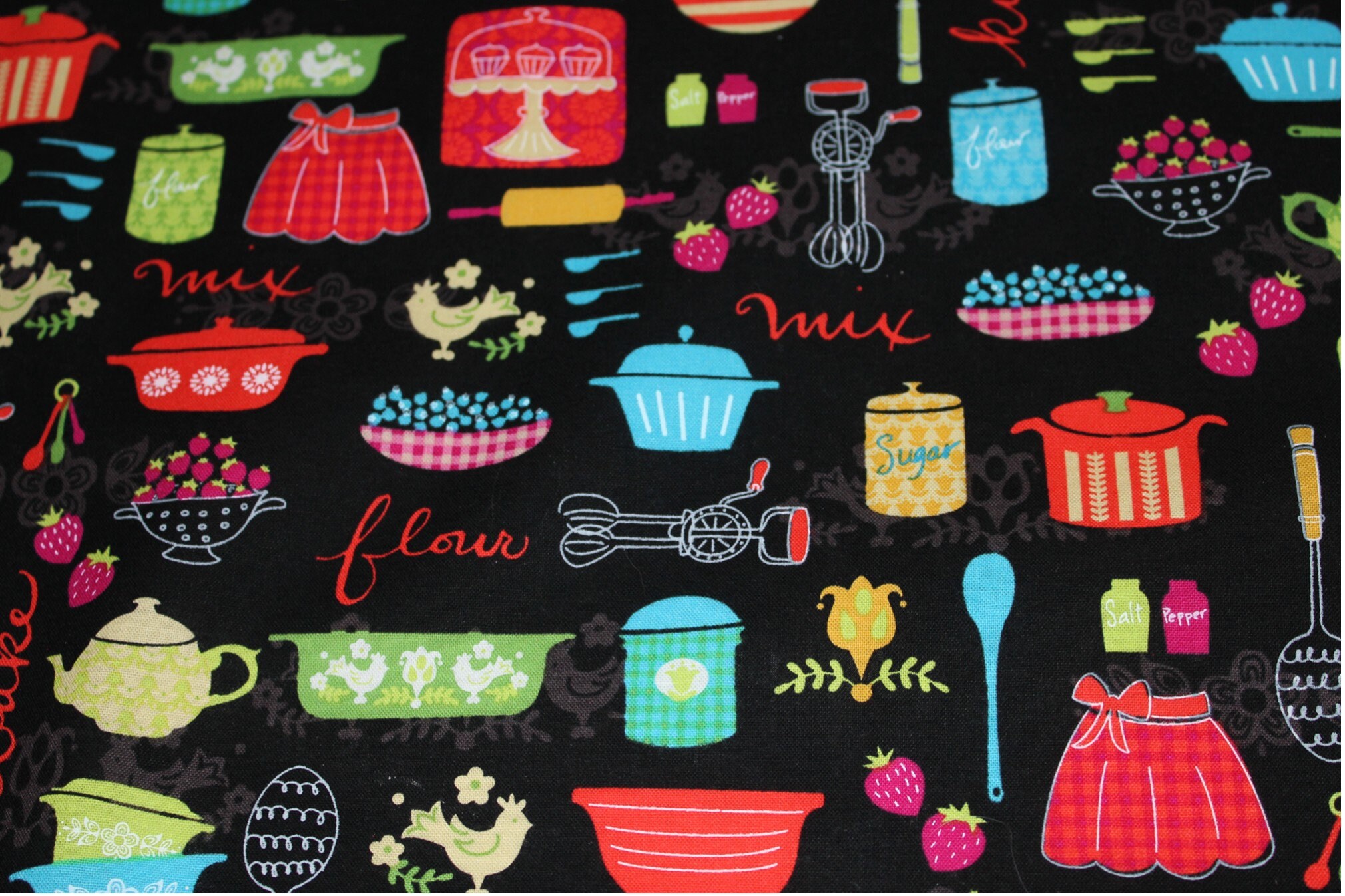 Retro Küchengeschirr und Obst auf schwarzer Kinderschürze | Etsy