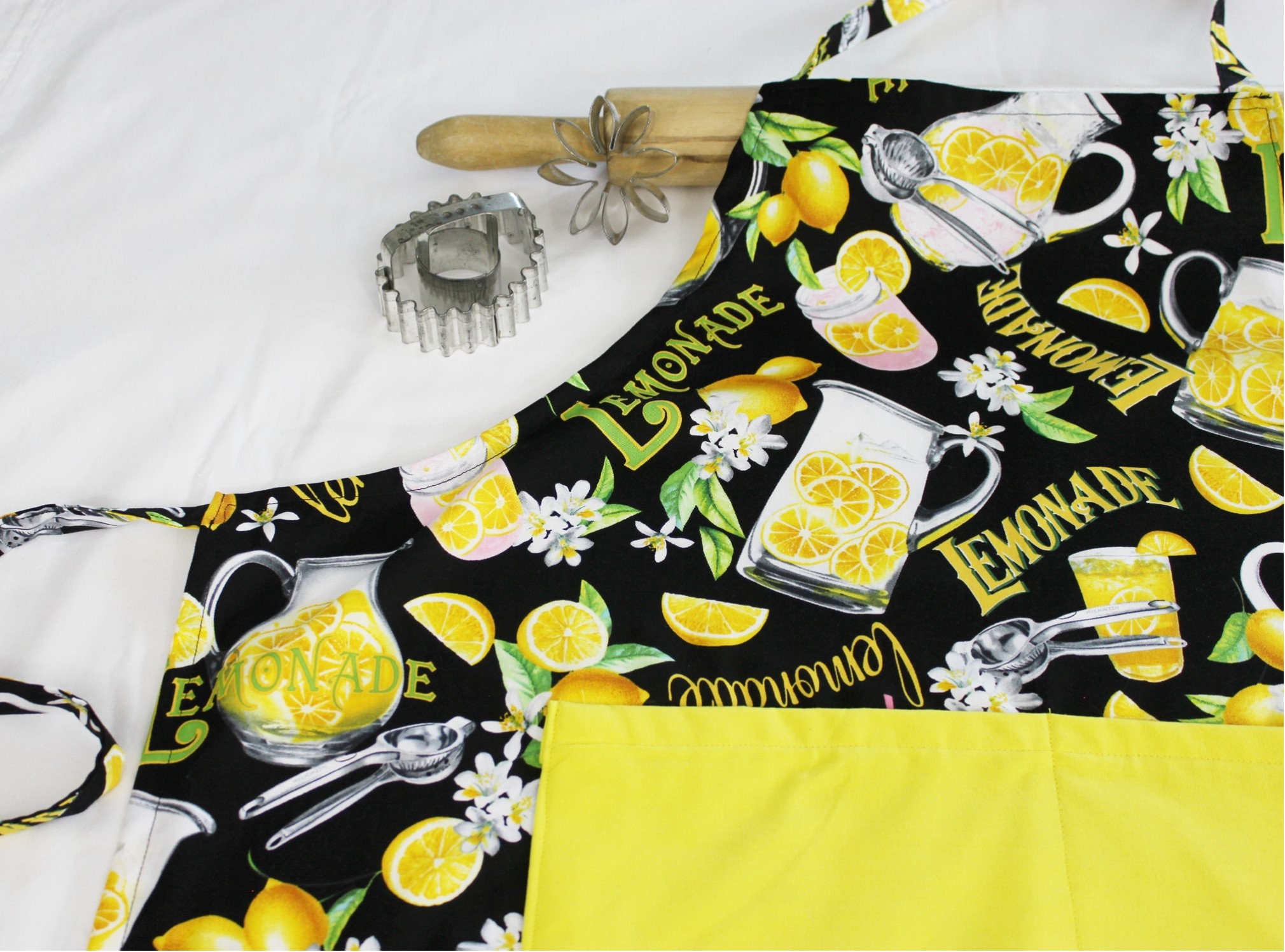 ハンドメイドカホン　レモネードイエロー　A Adult Apron - Lemonade on Black With Yellow Pocket - Ready to Ship