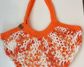 Bolso de mercado de algodón a crochet naranja intenso y blanco - Bolso de malla para la compra y la playa, bolso reutilizable para el mercado agrícola - Hecho a mano por Miss Knotty Crochet
