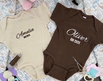 Aangepaste zwangerschapsaankondiging rompertjes® | Gepersonaliseerde geborduurde romper | Cadeau kraamcadeau | Babynaamrompertjes® | Cadeaus voor pasgeborenen