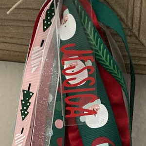 Etichetta per borsa natalizia personalizzata – Etichetta personalizzata con nome, nastri e ciondolo natalizi – Idea regalo per Natale o come regalo di Natale