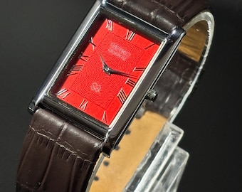 Reloj de pulsera vintage Seiko Slim Tank de cuarzo para hombre, fabricado en Japón, con correa de cuero y forma rectangular.