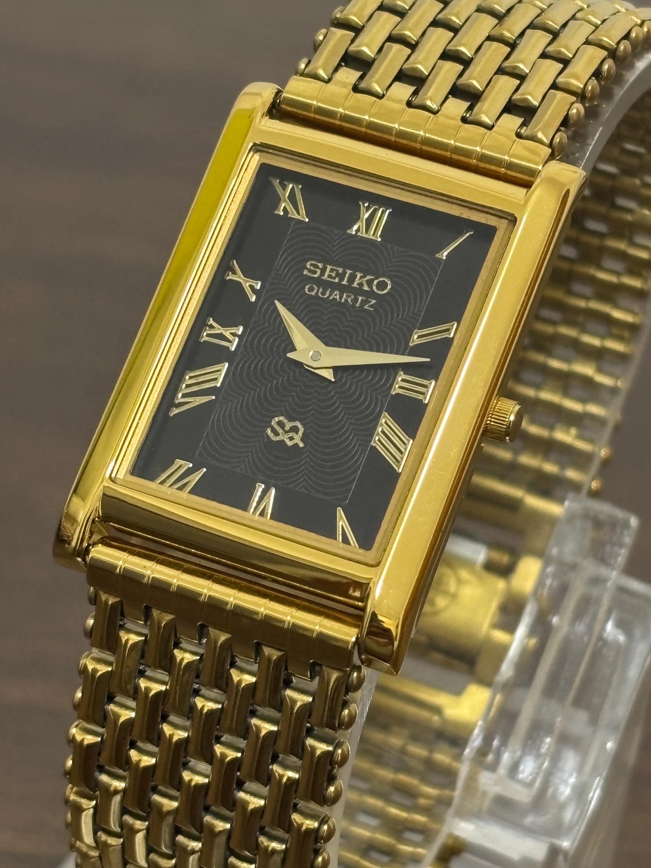 Vintage Seiko Slim Quartz Tank Wrist Watch: Gold Plated Case
