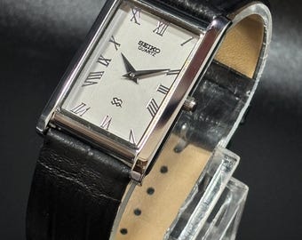 Reloj de pulsera vintage Seiko Tank para hombre: esfera con números romanos y correa de piel.