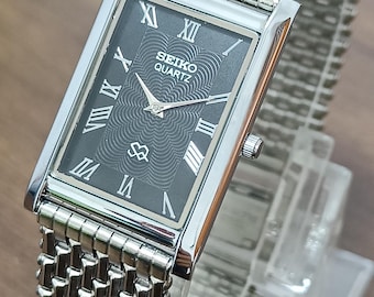 Klasyczny męski zegarek na rękę Seiko Tank z czarną tarczą rzymską, wyprodukowany w Japonii: smukły profil