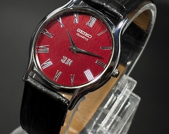 Vintage Seiko Quartz Uhr: Rotes Zifferblatt, Lederarmband, Japan Made