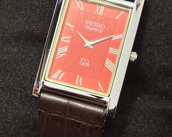 Reloj Seiko Tank vintage: reloj de vestir para hombre con esfera romana y correa de cuero.