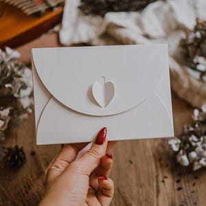 Caja rústica de cartón kraft con sobres para invitaciones de boda y tarjetas de felicitación. Juego de 10 cajas de regalo de cartón. Embalaje ecológico de 300 g/m².