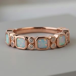 14K Rose Gold Stacking Opal Band, halbe Ewigkeit Edelstein Schmuck, Opal kundenspezifischer Ring für Frauen