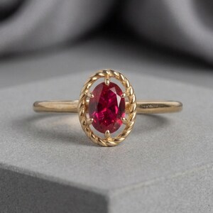 Bague d'éternité empilable en rubis délicats, bijou en rubis minimaliste en or, pierre de naissance délicate de juillet, cadeau pour elle
