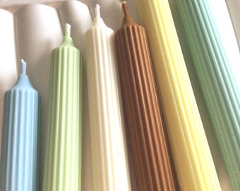 Velas cilíndricas / Decoración del hogar / Velas de mesa en tonos pastel / Regalos veganos / Vela acanalada