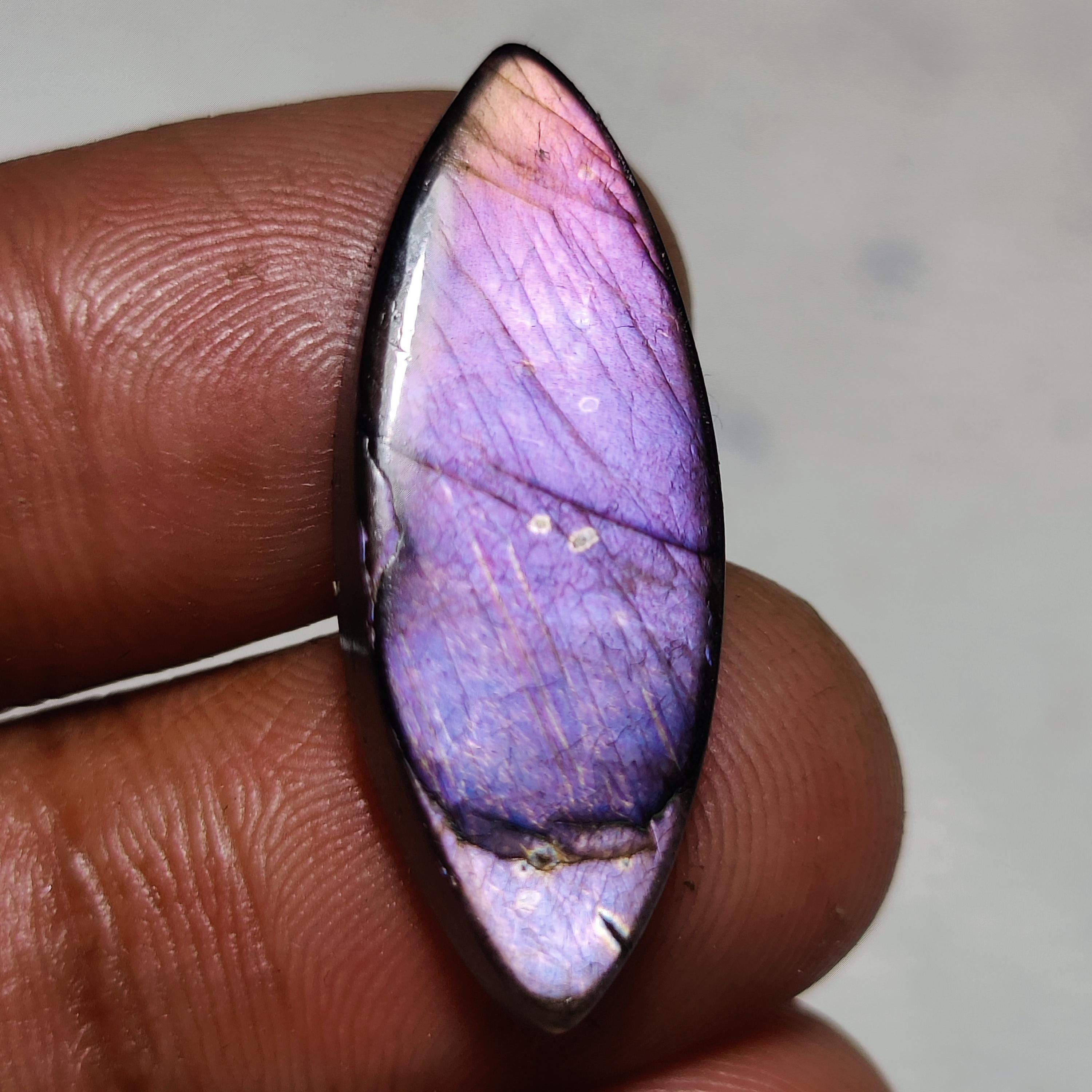 天然の派手なラブラドライト宝石：手磨き石のサイズ：31.23×11.84 mm