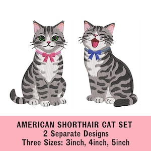 Puede incluir: Dos diseños bordados de gatos American Shorthair. Un gato está sentado con un collar de lazo rosa, el otro se ríe con un collar de lazo azul. El texto dice "AMERICAN SHORTHAIR CAT SET, 2 Separate Designs, Three Sizes: 3inch, 4inch, 5inch."