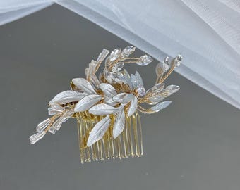 Brudhårkam i silverbladskristall, handtexturerade löv, markiskristaller, accessoar i guldtråd