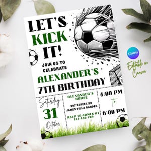 Op de afbeelding: Een verjaardagsuitnodiging met voetbalthema, met de tekst "LET'S KICK IT!" in zwart en groen. De uitnodiging bevat details voor Alexander's 7e verjaardag, met een voetbalafbeelding en het Canva-logo.