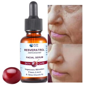 Puede incluir: Un frasco cuentagotas de vidrio &aacute;mbar de suero facial antioxidante de resveratrol Alka Vita con tapa negra. La etiqueta blanca presenta un gr&aacute;fico de uva roja y texto que indica que mejora las arrugas, las l&iacute;neas finas y la elasticidad de la piel.