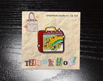 Pin de esmalte nostálgico "No crezcas": Insignia de lonchera