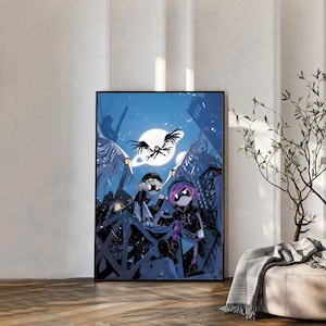 Può includere: Una stampa d'arte digitale incorniciata raffigurante due personaggi robotici stilizzati con occhi luminosi e ali su un cielo notturno blu scuro. Un personaggio ha i capelli rosa e un cappello scuro, mentre l'altro ha i capelli chiari.