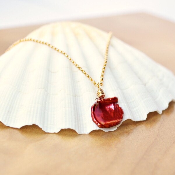Red Rose Petal Pearl Necklace - Rose Red Pearl Necklace, Red Keishi Pearl Pendant Necklace, Gold Necklace, Red and Gold, Valentine, Romantic
