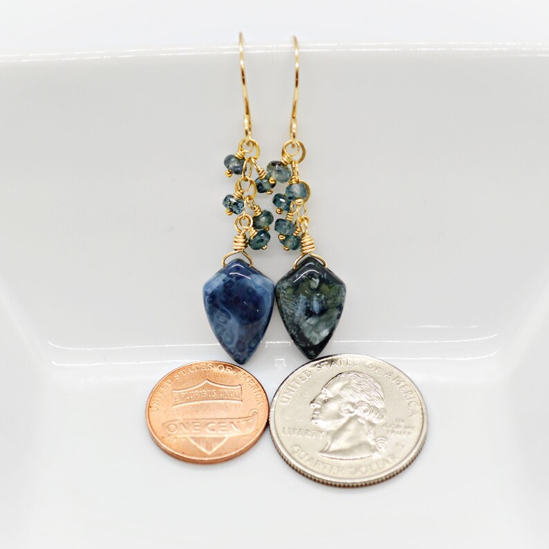 Deep Teal Blue Opal and Kyanite Earrings, Teal Blue Earrings, Blue Opal, Teal Moss Kyanite, Gold Earrings, Blue Gemstone Cluster, Blue Green afbeelding 8