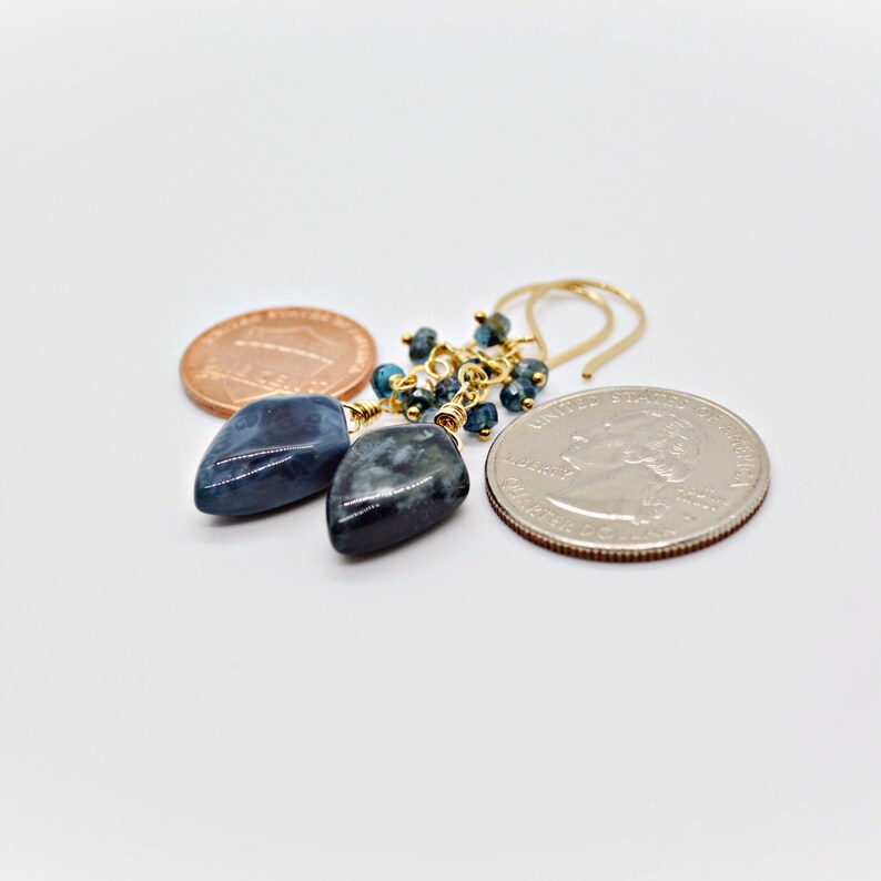 Deep Teal Blue Opal and Kyanite Earrings, Teal Blue Earrings, Blue Opal, Teal Moss Kyanite, Gold Earrings, Blue Gemstone Cluster, Blue Green afbeelding 9