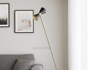 Ręcznie robiona lampa podłogowa z mosiądzu z połowy XX wieku – włoskie oświetlenie retro