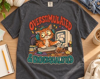 Camiseta de gato sobreestimulado y poco cualificado, camiseta divertida para estudiantes universitarios, camiseta gráfica retro de los 90, regalo para gatos estresados, humor de la generación Z
