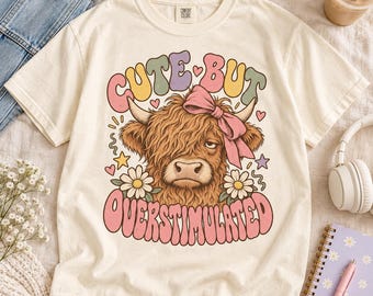 Camiseta de vaca de las Tierras Altas linda pero sobreestimulada, camiseta gráfica divertida para la generación Z, camiseta retro de vaca de los 90, regalo para chicas universitarias, camiseta con lazo coqueto