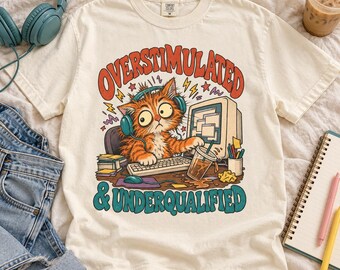 Camiseta de gato sobreestimulado y poco cualificado, camiseta divertida para estudiantes universitarios, camiseta gráfica retro de los 90, regalo para gatos estresados, humor de la generación Z