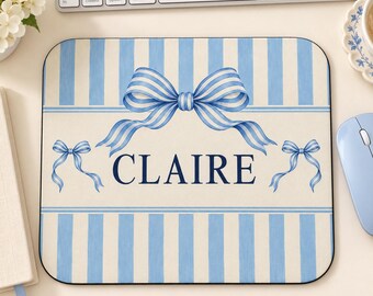 Alfombrilla de ratón personalizada, alfombrilla de ratón con nombre personalizado, decoración de escritorio con lazo azul, alfombrilla de ratón preppy femenina, accesorio de oficina coqueto, regalo para dormitorio universitario