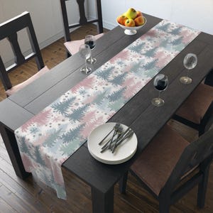 Winter Forest Table Runner, Cozy Holiday Decor, Rustic Christmas Dining, Seasonal Home Accent, Table Centerpiece, Farmhouse Style