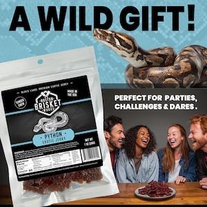 Peut inclure: Image promotionnelle pour le jerky exotique Python de Boston Brisket Works. L'image pr&eacute;sente un paquet de jerky, un serpent et un groupe de personnes riant. Le texte comprend "A WILD GIFT!" et "PERFECT FOR PARTIES, CHALLENGES & DARES."
