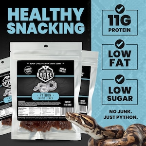 Peut inclure: Image de trois paquets de jerky exotique Python avec un serpent en arri&egrave;re-plan. Les paquets indiquent "Healthy Snacking", "11G Protein", "Low Fat" et "Low Sugar". Le jerky est fabriqu&eacute; aux &Eacute;tats-Unis.