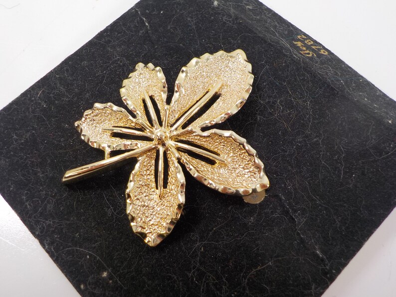 Vintage Signed SARAH COVENTRY Gold-Tone Metal Ivy #6782 Leaf Pin Brooch BR-49