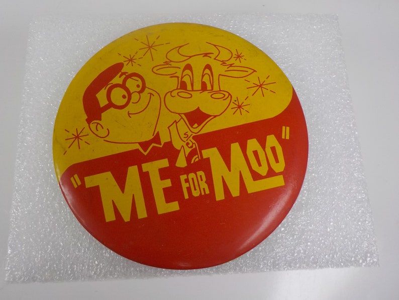 Vintage Space Age Pin Pinback Button That Reads Me For Moo dr46