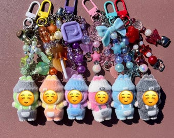 Llavero Monstruo Peludo Arcoíris / Adorno Kawaii para Bolso con Cuentas